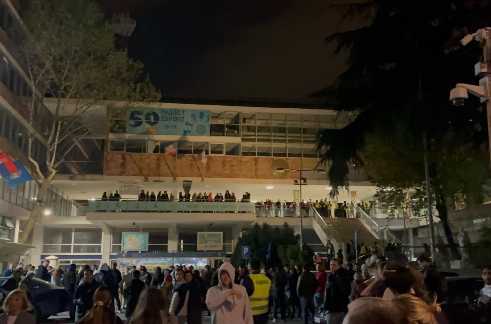 Students block RTS and RTV; The main entrance was unblocked by the quick action of the police PHOTO/VIDEO