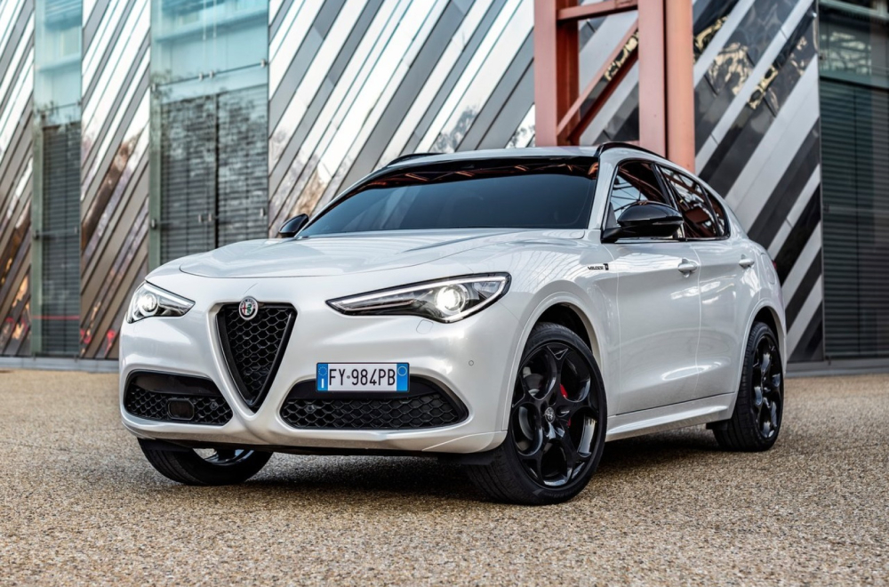 Zašto Alfa Romeo ukida tablice sa strane? U nekim državama tradicija još traje