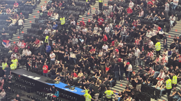 Haos na Bajern – Zvezda: "Delije" gađale čoveka u dresu Fenera, pa se sukobile i sa policijom FOTO/VIDEO