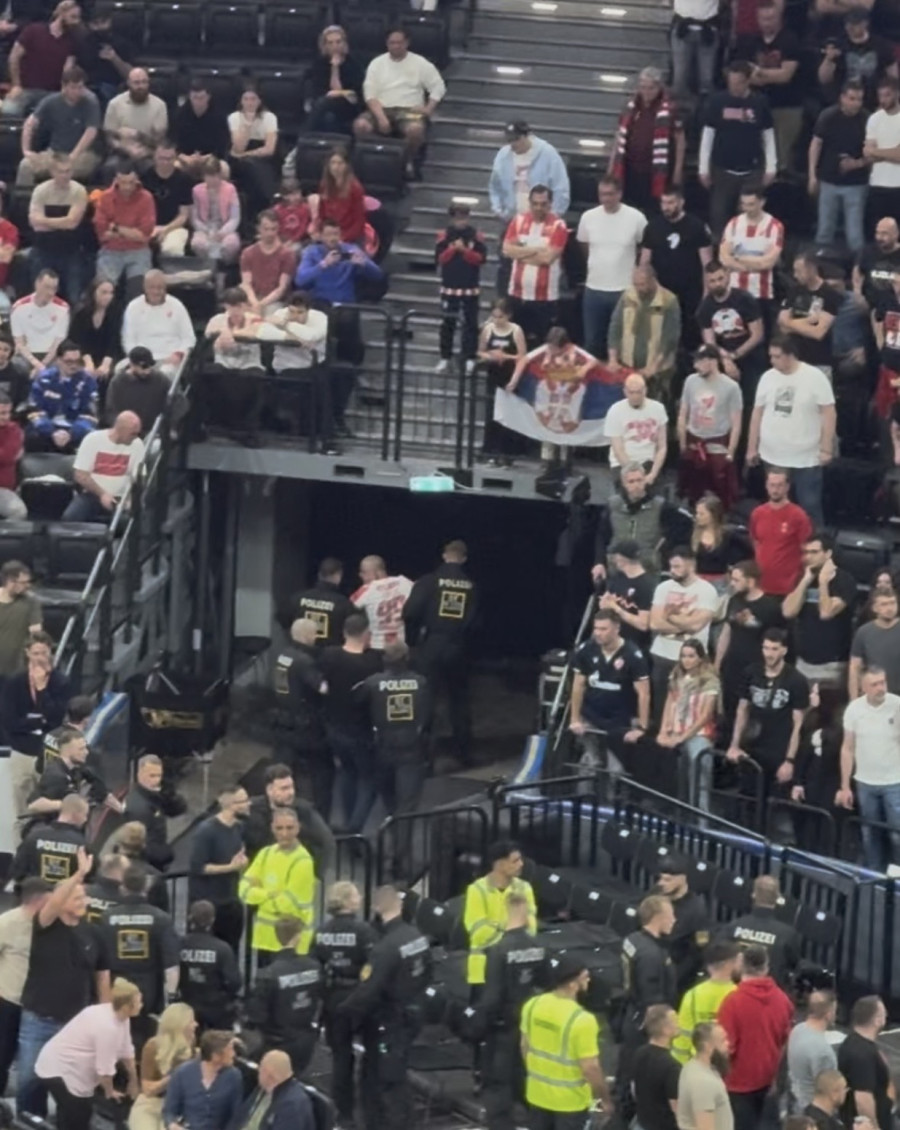 Haos na Bajern – Zvezda: Delije gađale čoveka u dresu Fenera, pa se sukobile i sa policijom FOTO/VIDEO