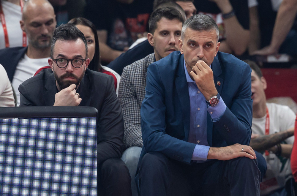 Zvezdin direktor izbačen, pa bacao sako: "Ponašanje trenera Bajerna je sramno!" VIDEO