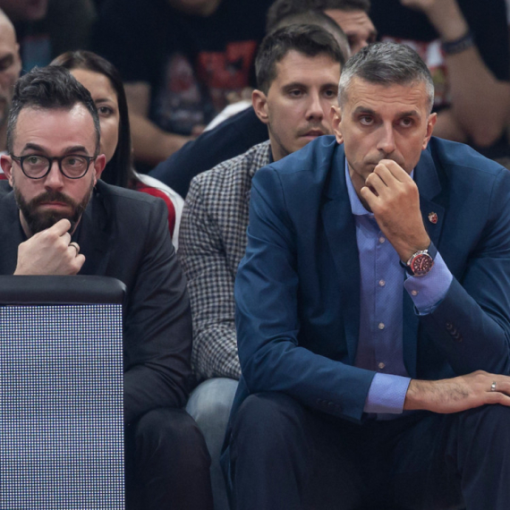 Zvezdin direktor izbačen, pa bacao sako: "Ponašanje trenera Bajerna je sramno!" VIDEO