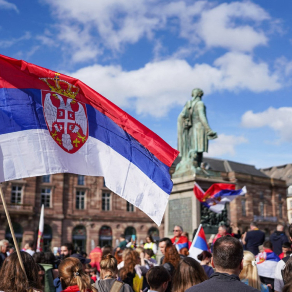 Studente u Strazburu dočekali lobisti nezavinsnog Kosova i promoteri "genocida" u Srebrenici FOTO