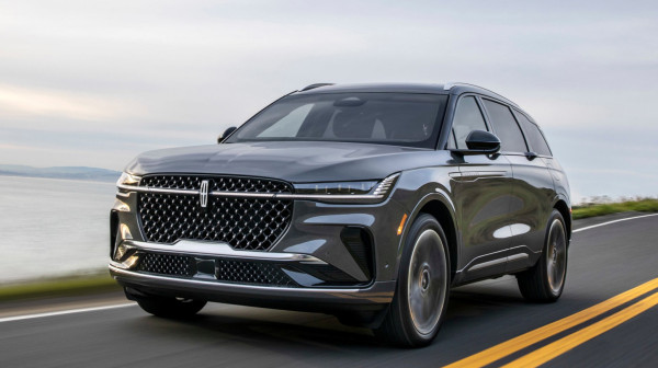 Ford opozvao više od 254.000 SUV vozila u SAD zbog softverskog problema