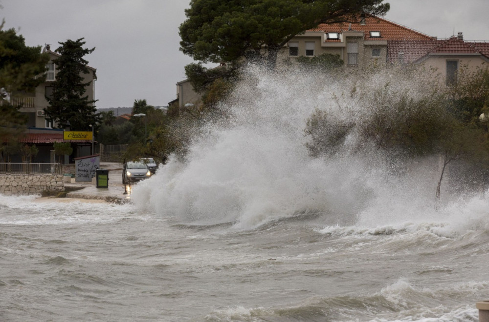 Haos na Jadranu; Situacija izmiče kontroli – očekuju se udari preko 100 kilometara na sat