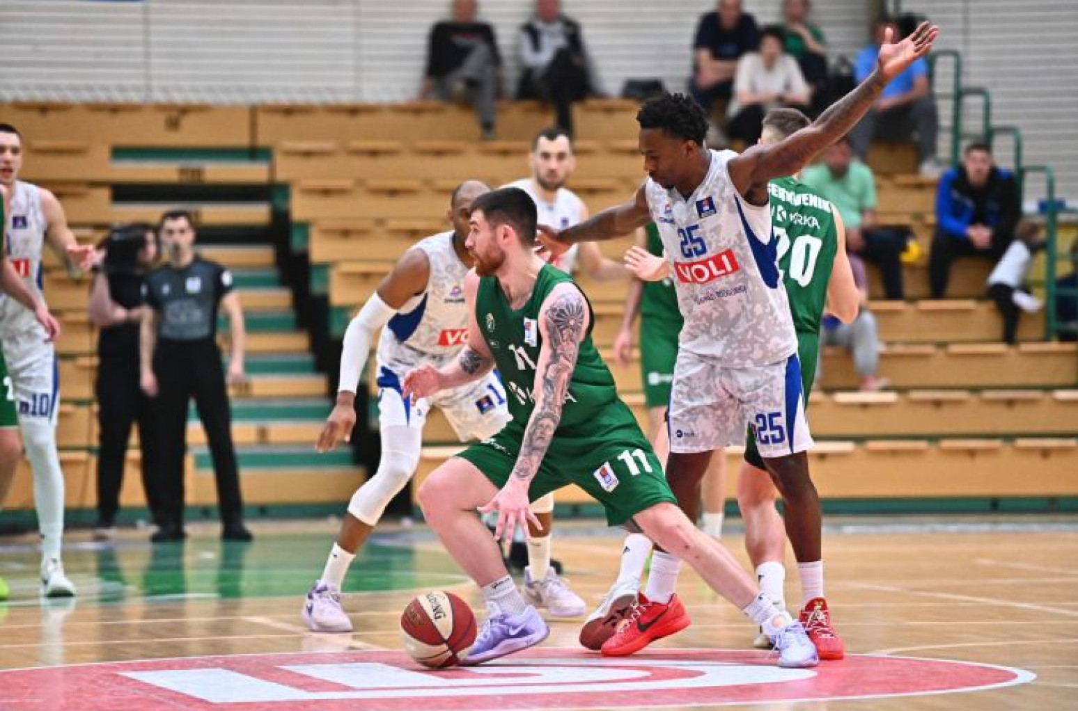 Budućnost ne da vrh – trijumfalni niz produžen, Kamenjaš kao Meloun