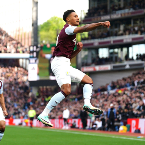 Aston Vila načela Njukasl u 35. sekundi, pa ga razbila