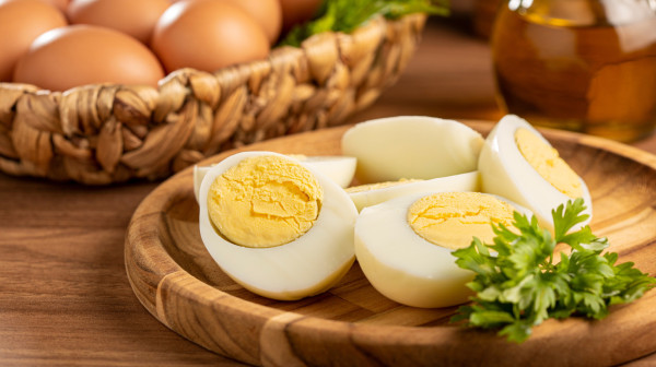 Nutricionisti otkrili: Ova jednostavna kombinacija hrane pred spavanje hrani mozak i omogućava dubok san