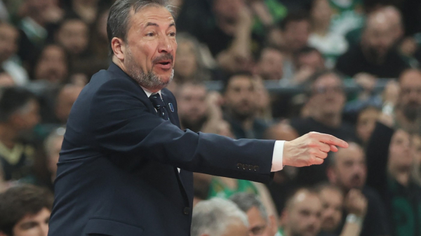 Umalo incident u OAKA Areni: Banki u sukobu sa navijačima – "poklonio" im se VIDEO