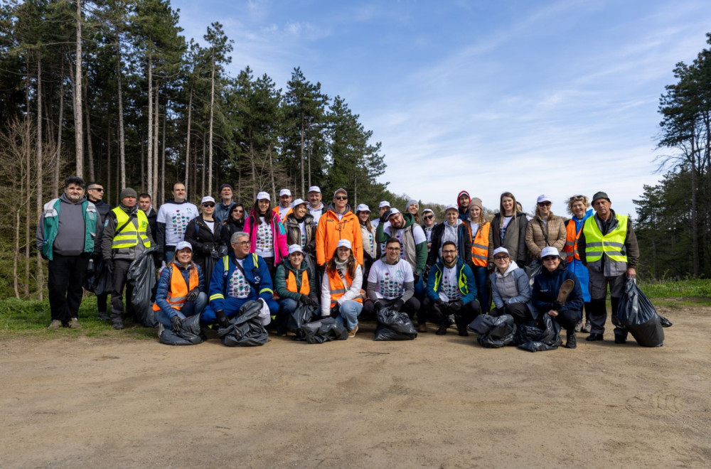 Volonteri NIS-a u akciji čišćenja: "Zajedničkim naporima za čistiju i lepšu Frušku goru" FOTO