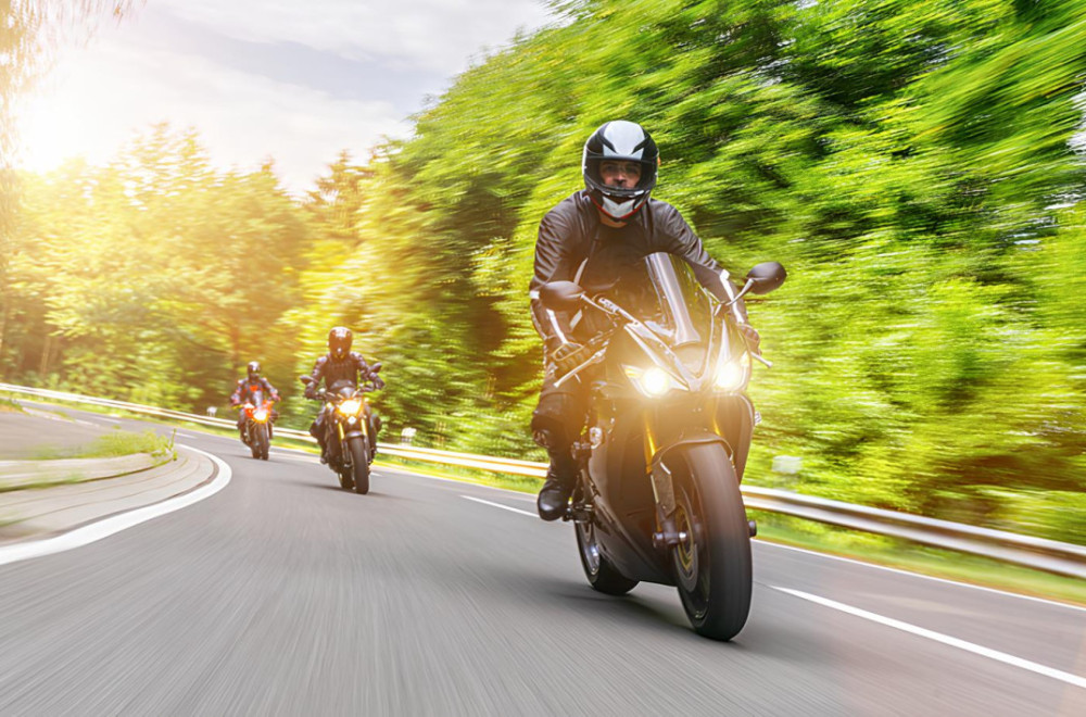 Da li su visok vetrobran i deflektor uvek dobro rešenje?