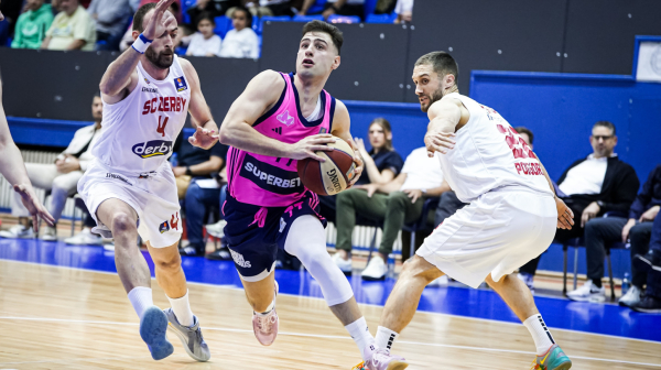 Petrović opet uz zvuk sirene postao heroj Mege - Đurišić gledao dramu FOTO