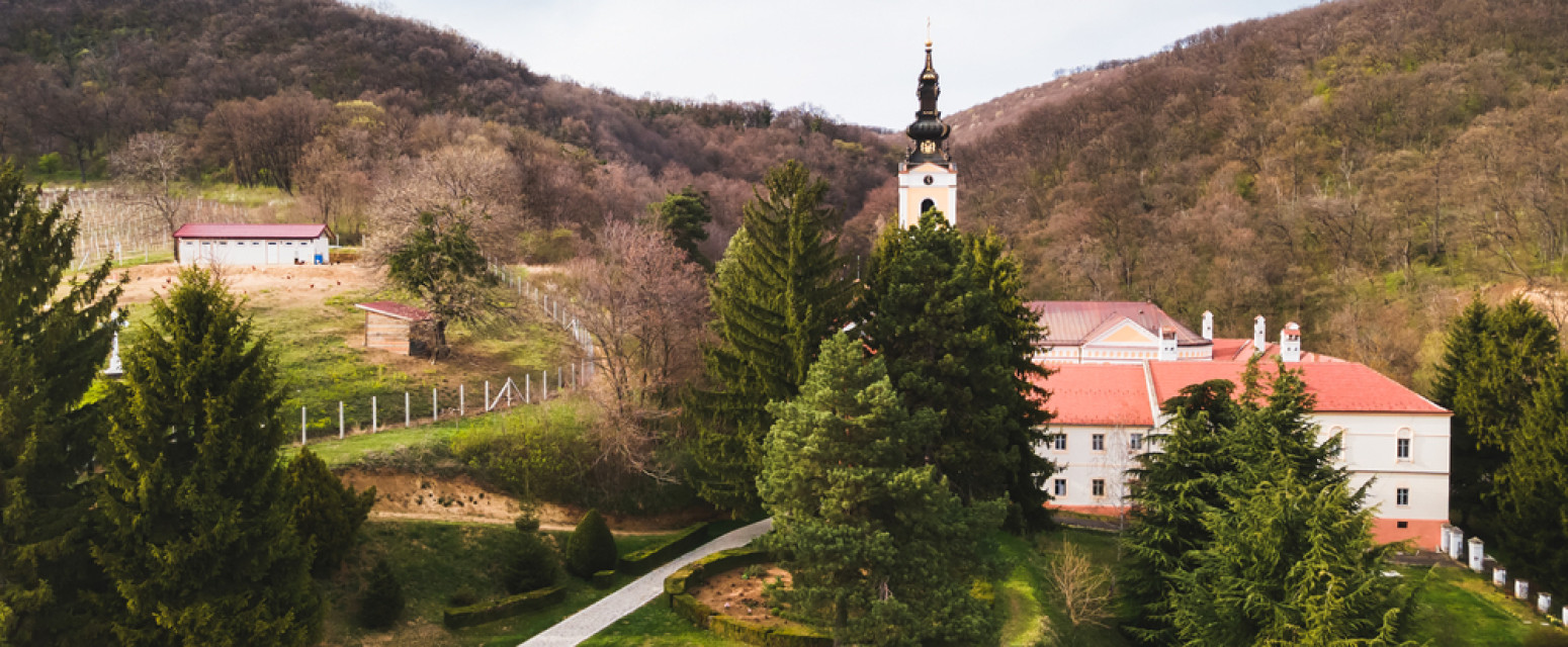 Jedan je od najlepših manastira Fruške gore: Zovu ga i Srpski Panteon