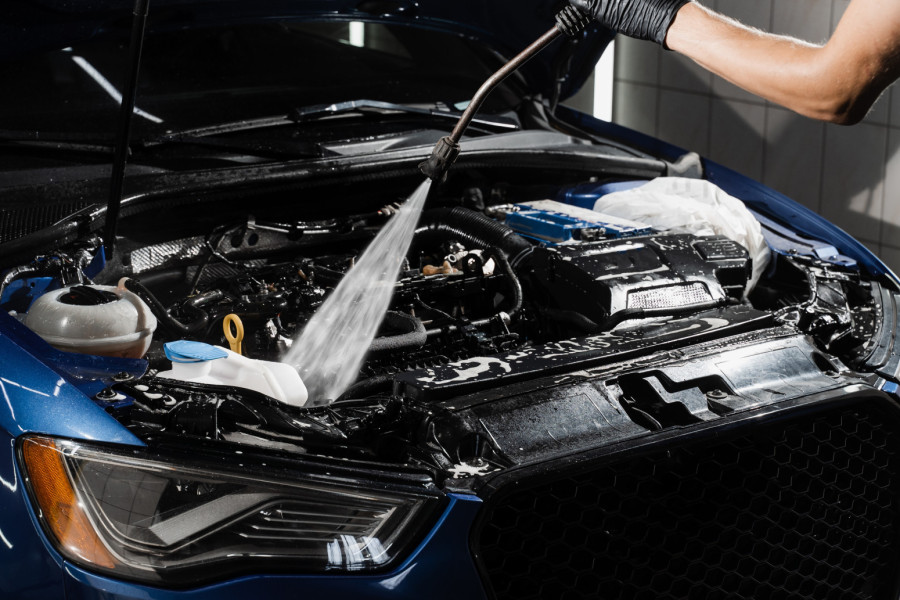 Kako oprati motor automobila i da li je to rizično?