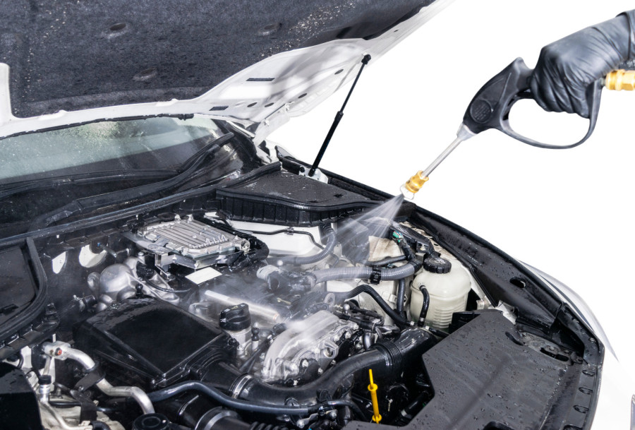 Kako oprati motor automobila i da li je to rizično?