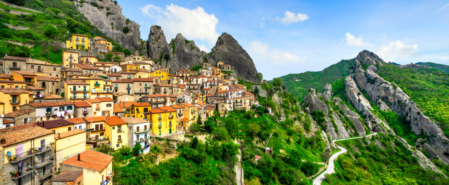 Grad koji ljubi stene je pravo otkrovenje za putnike koji traže autentičan doživljaj FOTO