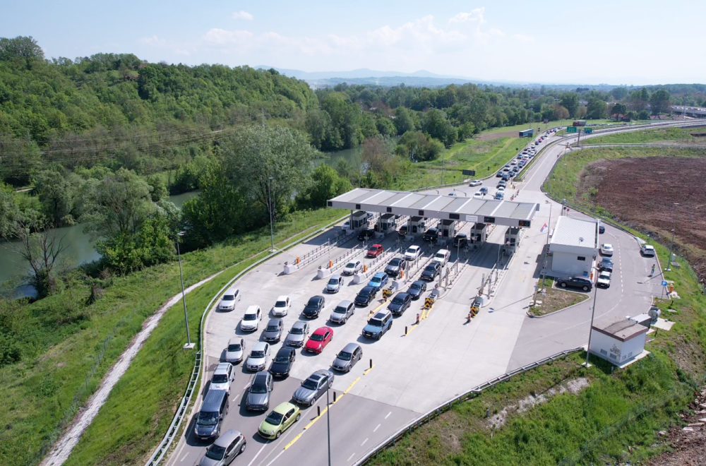Kolone u Pakovraću: "Ne znamo šta će nas sačekati" FOTO
