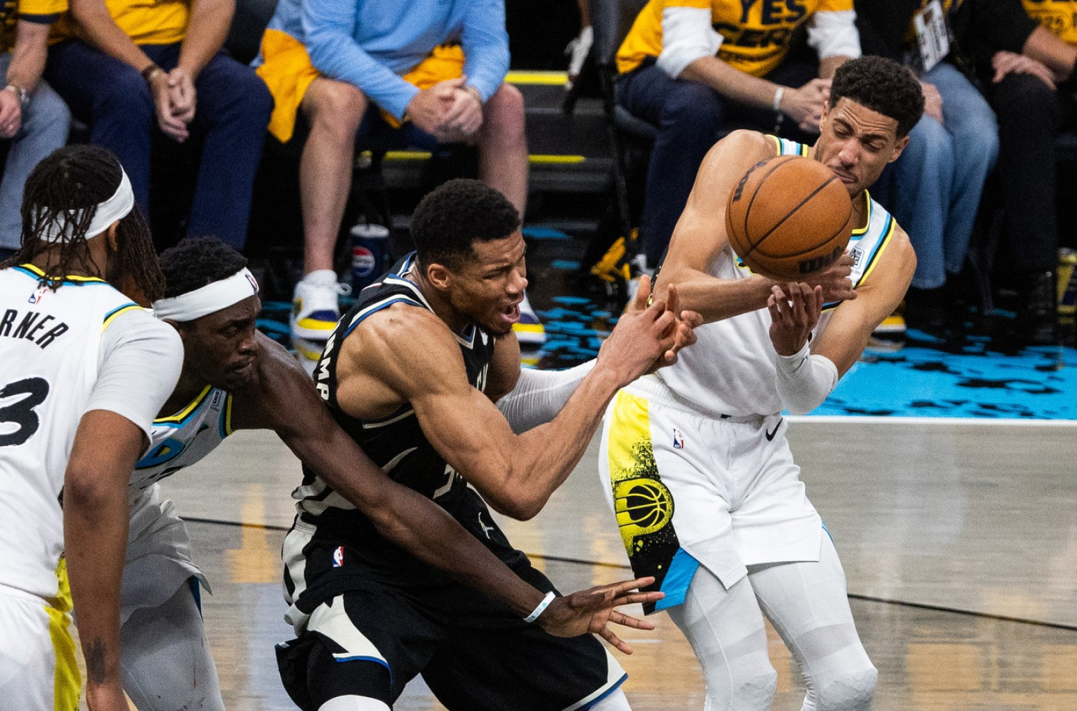 Adetokumbo umalo prebio protivnikovog oca: "Nemoj je**no da me ponižavaš" VIDEO