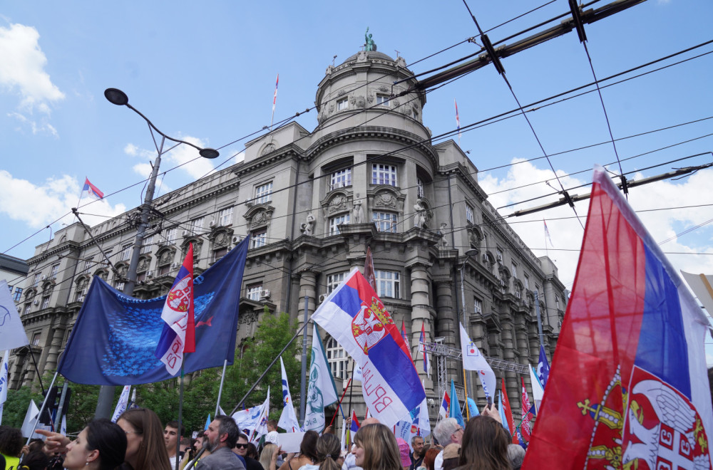 Završen protest; Ispred Vlade Srbije bilo 5.830 lica FOTO