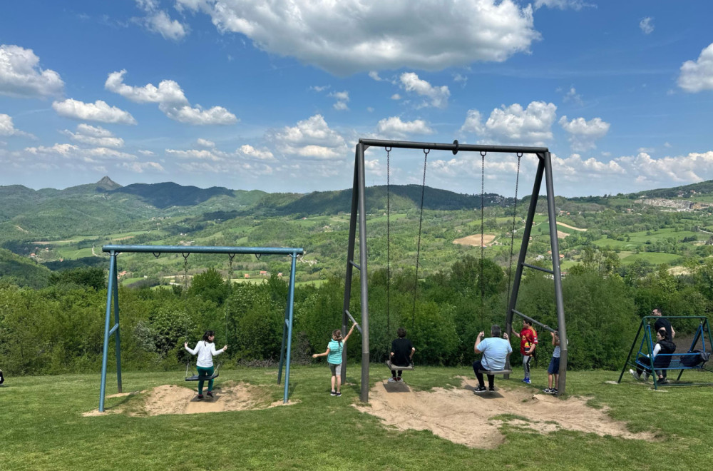 Čekaju u redovima za "insta-ljuljanje": Srpski Holivud krcat tokom prvomajskih praznika FOTO