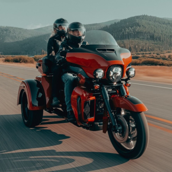 Harley-Davidson na tri točka! FOTO
