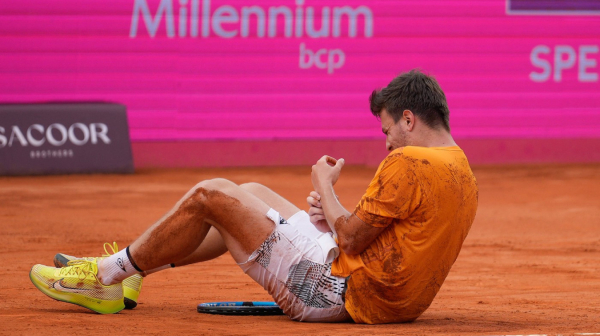 Kecmanović satima čekao, pa morao da spakuje kofere u 1 ujutru VIDEO