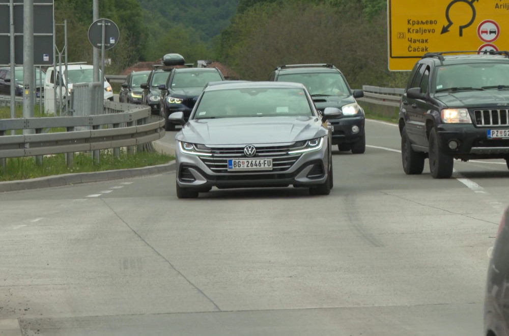 Nezapamćeni kolaps: Čeka se satima FOTO/VIDEO