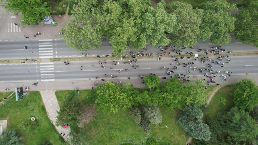 Ovo je fotografija blokadera u Nišu koji blokiraju Medicinski fakultet jer je krenuo s radom