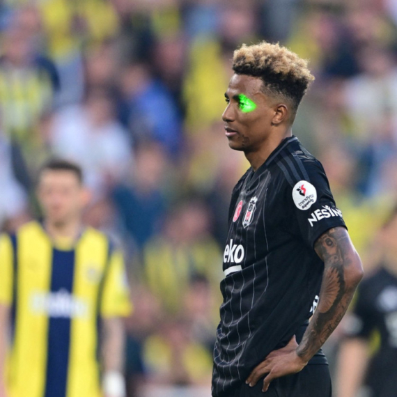 Zbog lasera više ne može na stadion