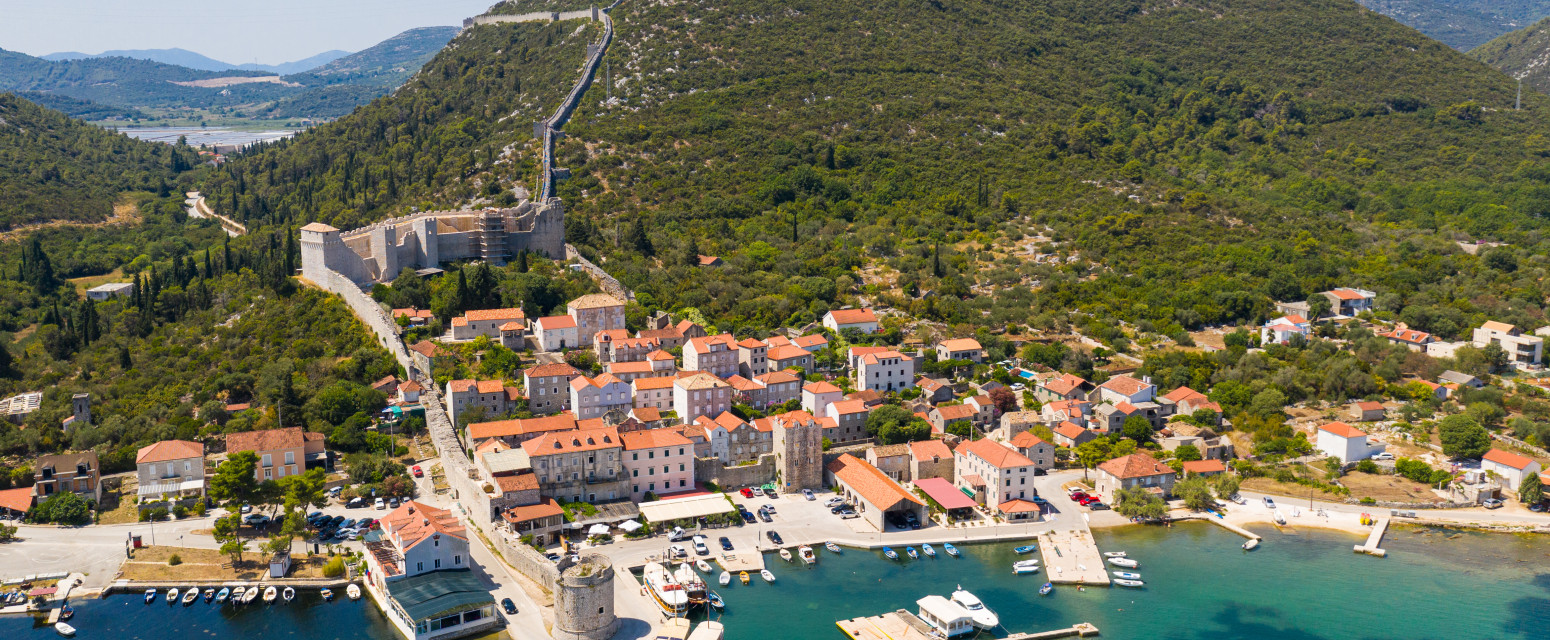 Za razliku od Dubrovnika, ovde se ne bore za mesto na plaži FOTO