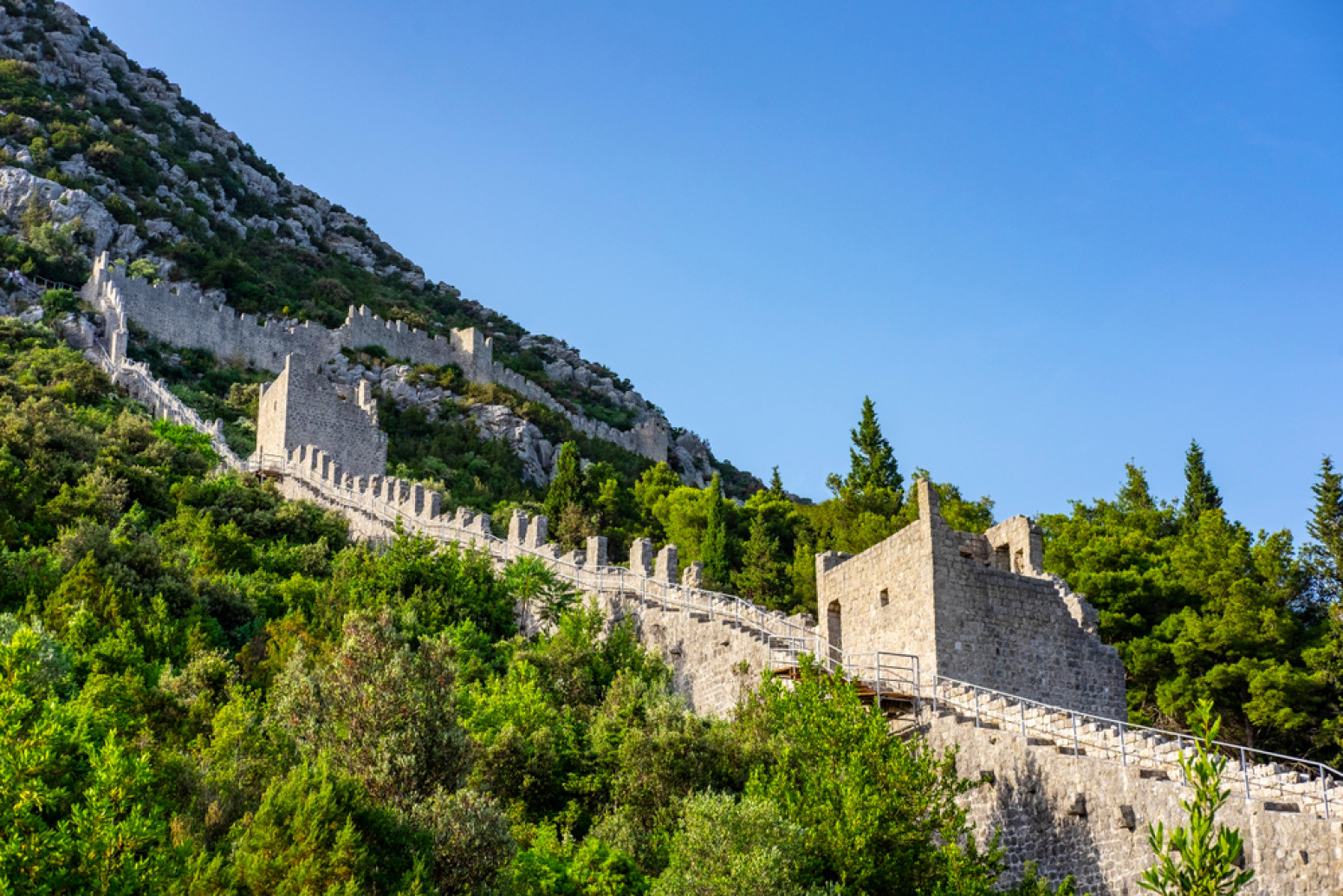 Za razliku od Dubrovnika, ovde se ne bore za mesto na plaži FOTO