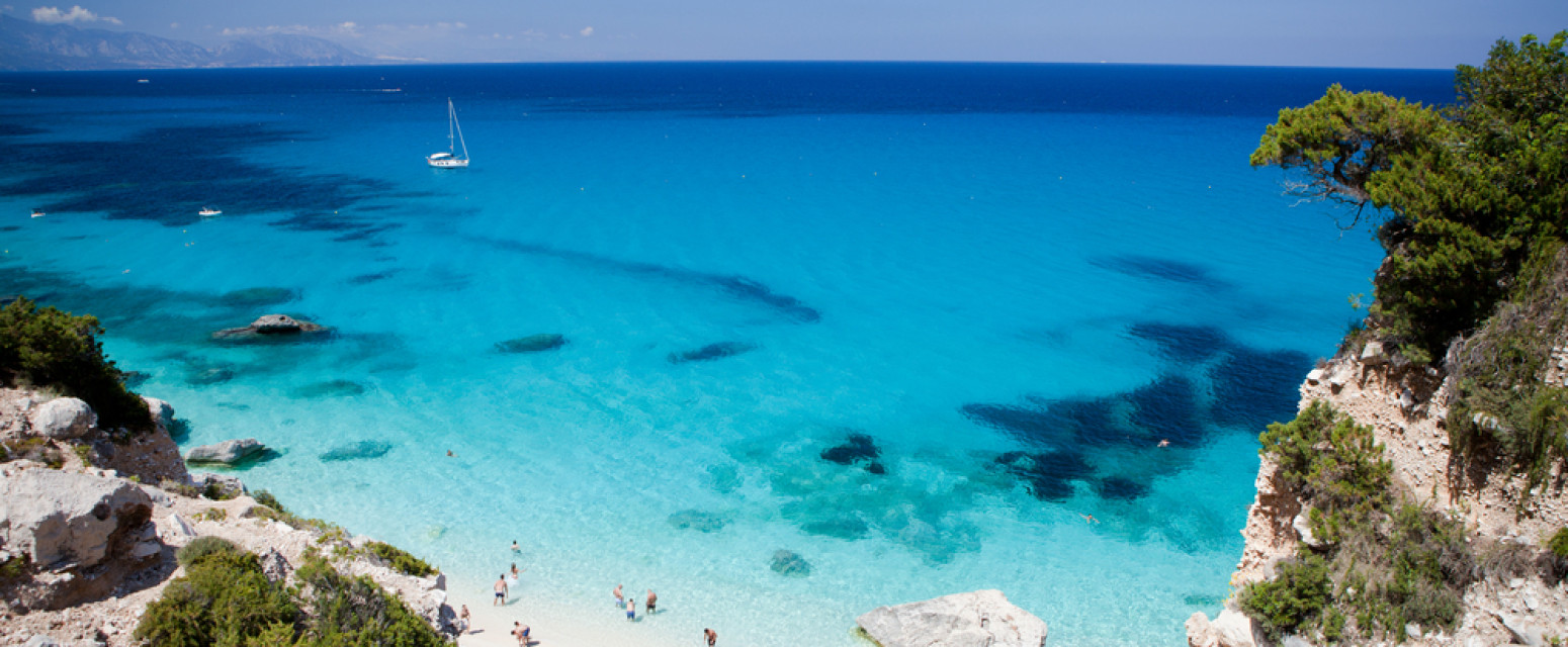 Ova skrivena italijanska plaža, do koje se stiže samo pešice, postala je hit destinacija 2025. VIDEO