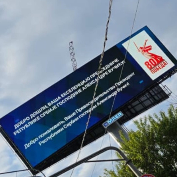 Poseban doček: Vučića u Moskvi dočekao bilbord dobrodošlice FOTO