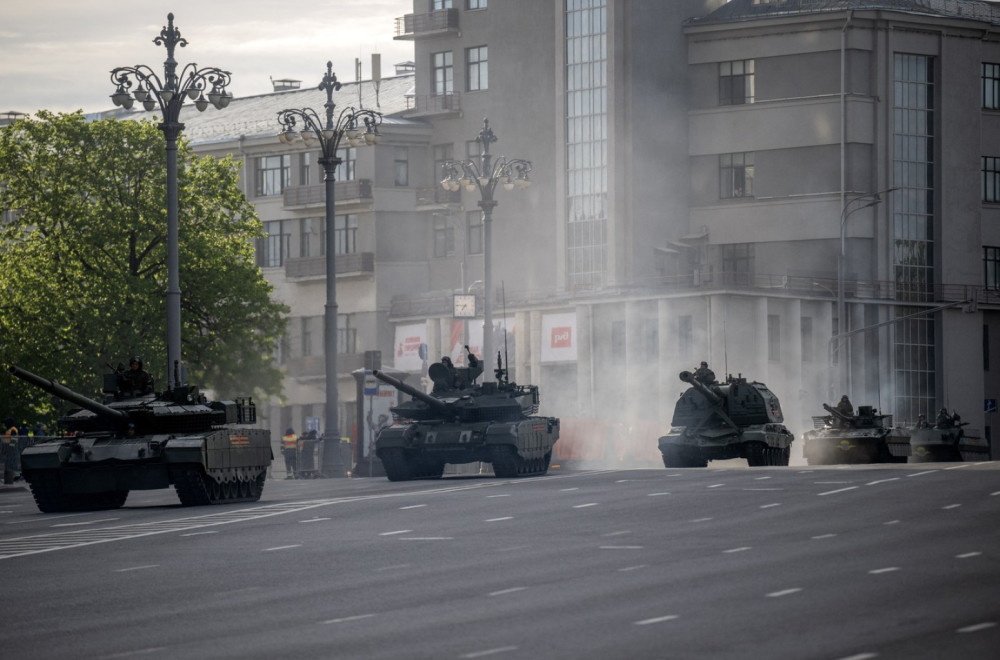 Moskvi klecaju noge; Više niko nije siguran