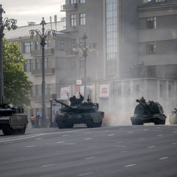 Moskvi klecaju noge; Više niko nije siguran