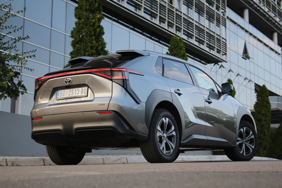 Test: Električna Toyota bZ4X – vožnja bez stresa