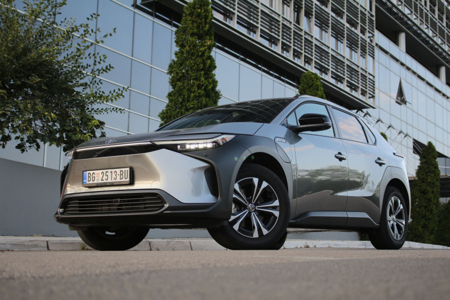 Test: Električna Toyota bZ4X – vožnja bez stresa