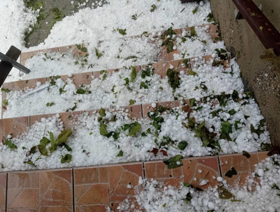 Sve je uništeno, ovo je užas; Nezapamćeno nevreme potuklo šumadijska sela FOTO
