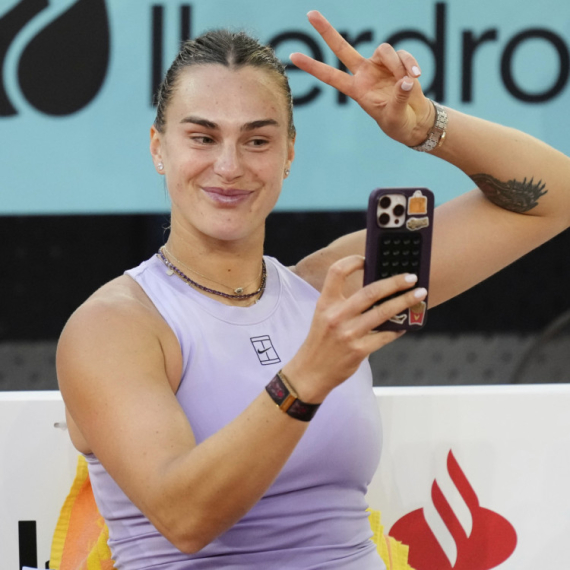 Sabalenka za 64, Kenin za 66 minuta