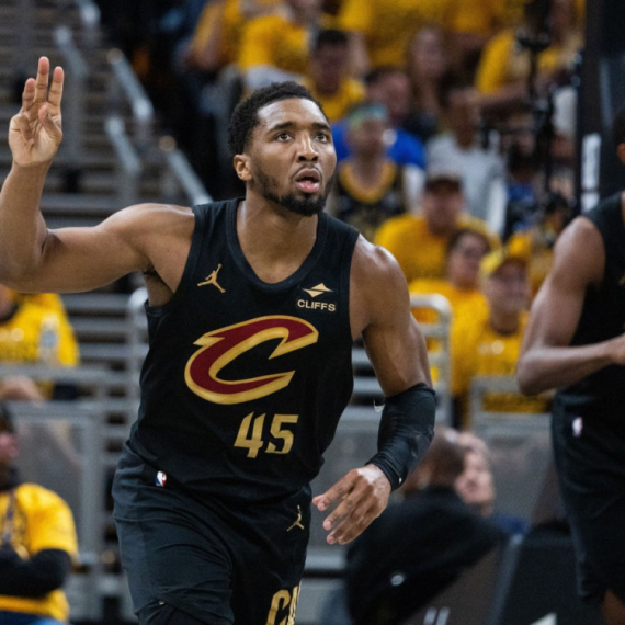 Brutalna partija Mičela – Kevsi nemilosrdni prema Pejsersima