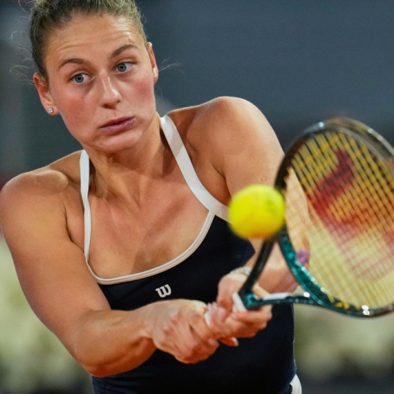 Rečeno - učinjeno: Ukrajinka se rukovala sa Ruskinjom