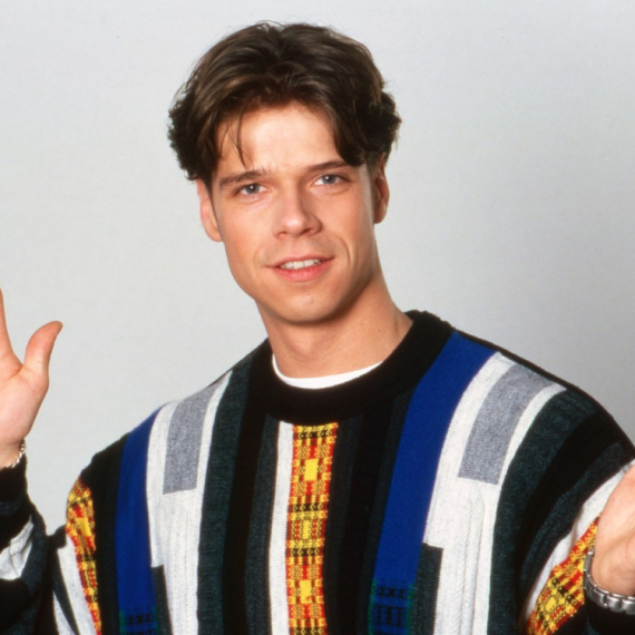 Glumac lice neguje svojom spermom: Ljudi zgroženi FOTO/VIDEO