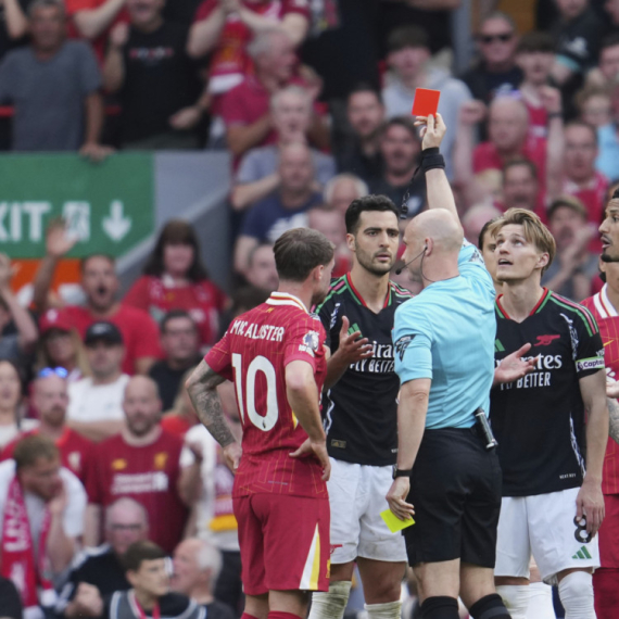 Šampion Liverpul prokockao 2:0 – Arsenal do boda sa igračem manje