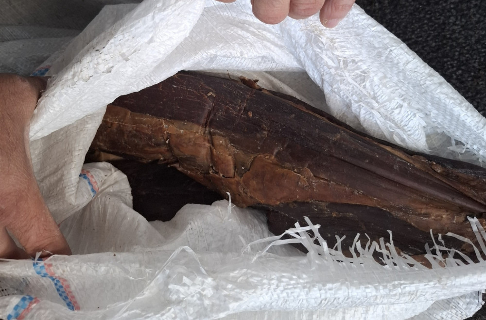 Carinici zaustavili kombi na Horgošu, pronašli više od tone zabranjenih proizvoda FOTO