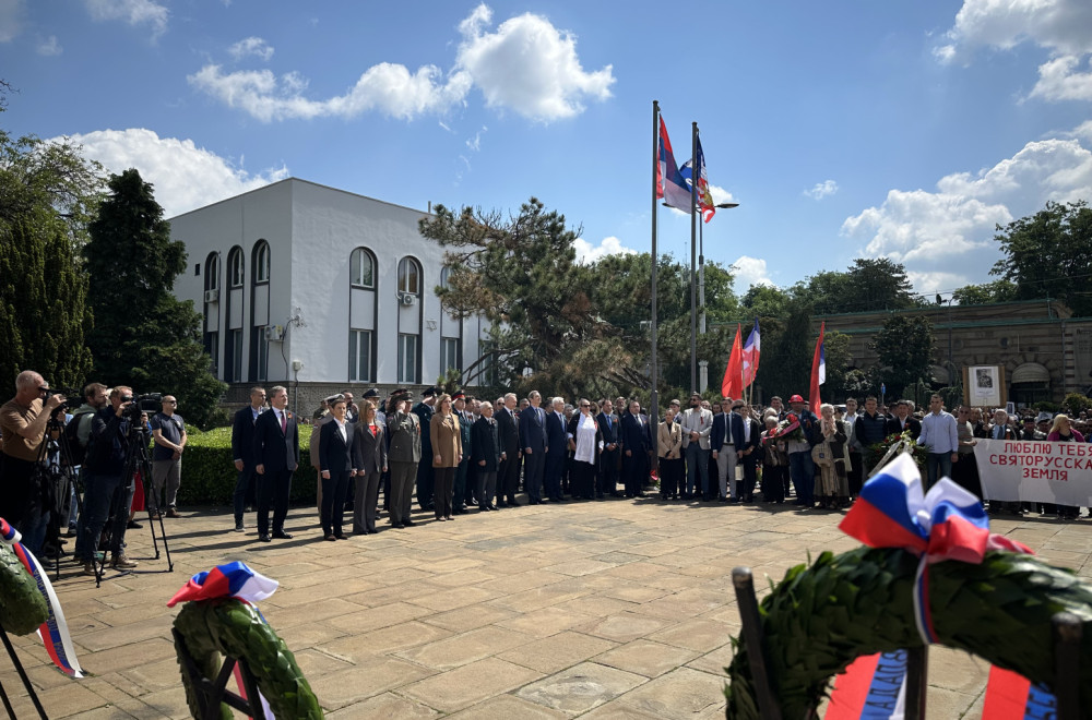 Na spomen-groblju Oslobodilaca Beograda obeleženo 80 godina od pobede nad fašizmom FOTO/VIDEO
