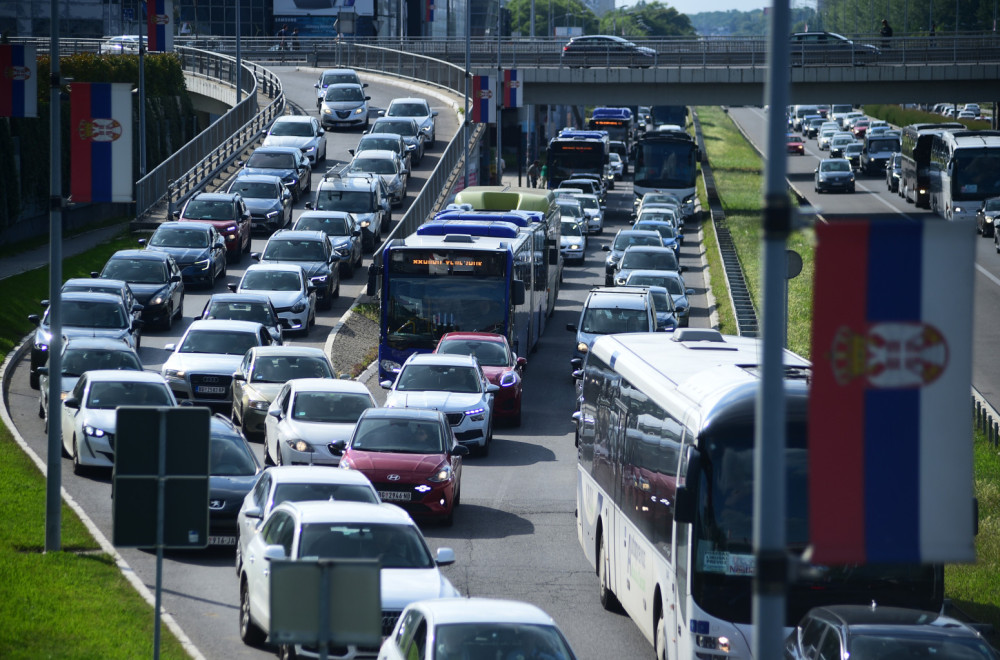 Potpuni kolaps ka Beogradu: Kolone duge više od 10 kilometara VIDEO
