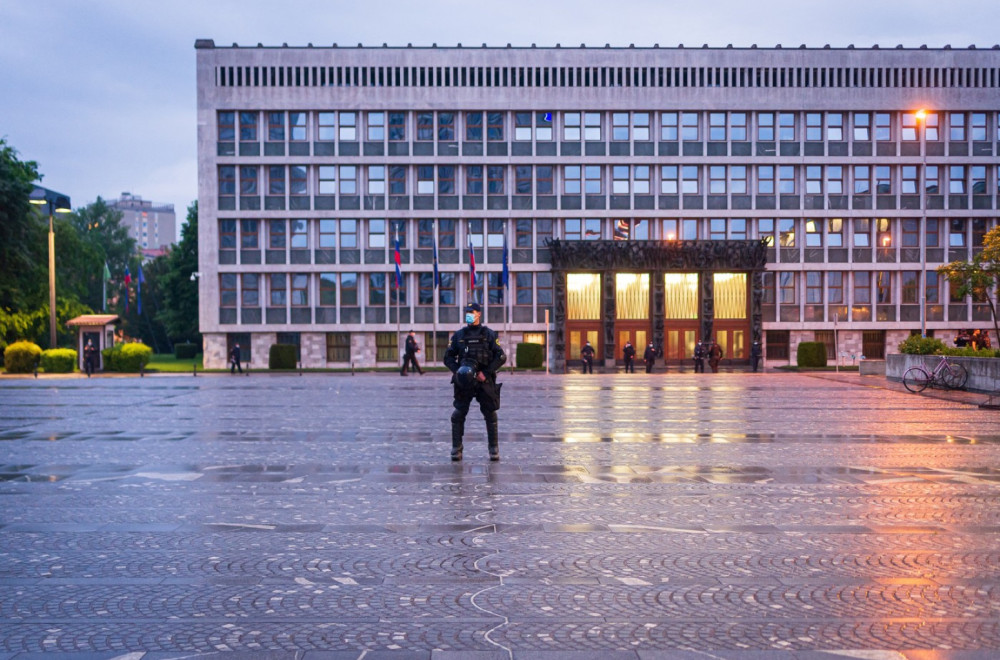 Slovenci na nogama: Protesti u Novom Mestu; "Šutarov zakon" pred parlamentom VIDEO