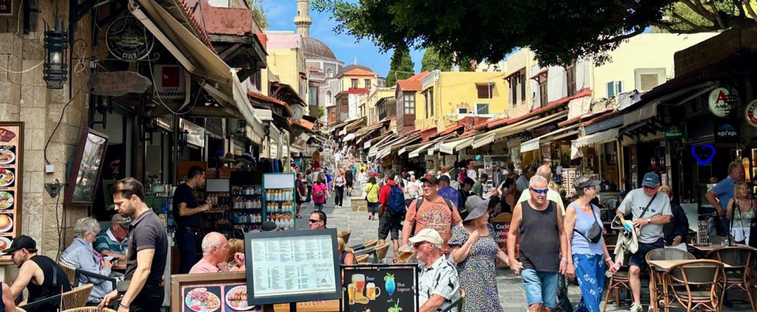Pravo vreme da posetite raj na zemlji: Ostrvo sa narom u imenu FOTO