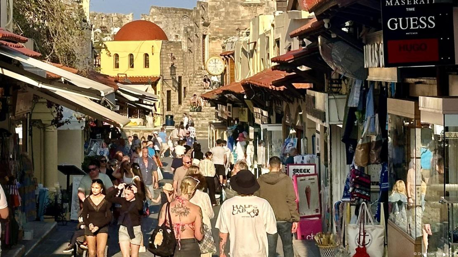 Pravo vreme da posetite raj na zemlji: Ostrvo sa narom u imenu FOTO