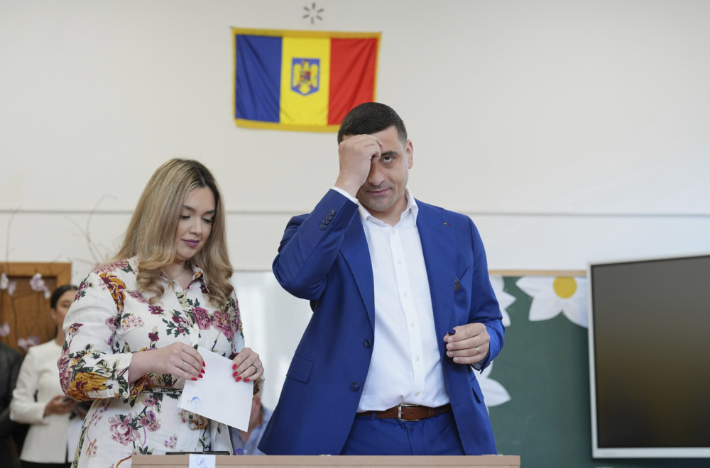 Izbori u Rumuniji: Otvorena birališta; Policija udaljila predsedničkog kandidata sa biračkog mesta VIDEO